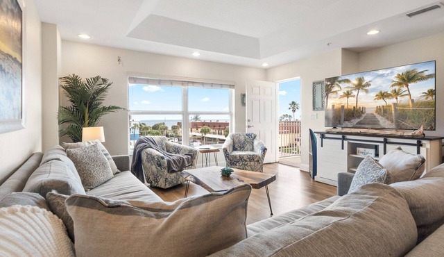 Ocean & Cocoa Beach Pier Views: 3BR Condo w/Private Balcony, Heated Pool & Spa-like Hot Tub🌴
