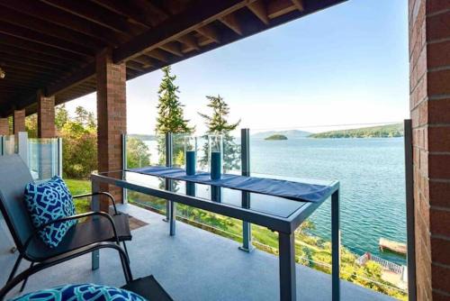 OCEAN FRONT 2 BEDROOM SUITE with STUNNING VIEWS