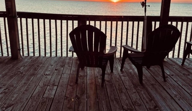 Ocean front 3-bed 2 bath house. Fish right from the deck! Pets! Sunrises!