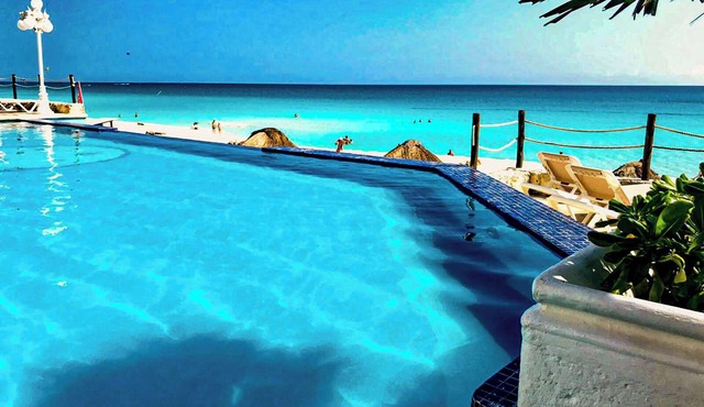 OCEAN FRONT APARTMENT CANCUN