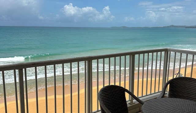 Ocean front condo, breathtaking view,3 bedrooms sleep 7