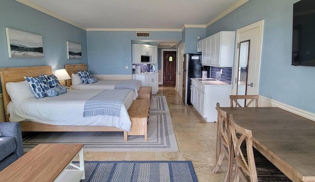 Ocean Front Cottage with Kitchen - Old Bahama Bay Resort. Dockage Available.