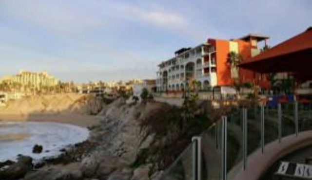 Ocean Front Deluxe Villa with Swimmable Beach ! Sleeps 4/473 sq ft