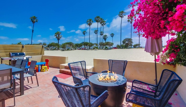 Ocean Front! Exclusive Beachfront Patio + A/C