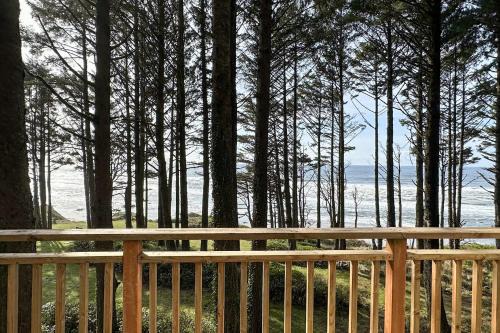 Ocean Front, Harmony at Oregon House, Stairs to the Beach!