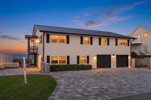 Ocean Front Home Gorgeous Views Beach Gear BBQ