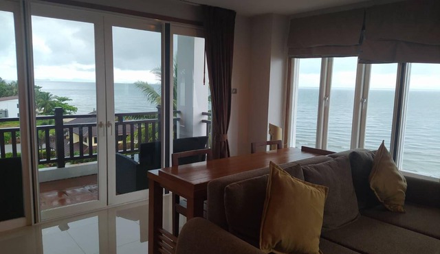 Ocean Front, Large Top Floor Condo - 1 bedroom