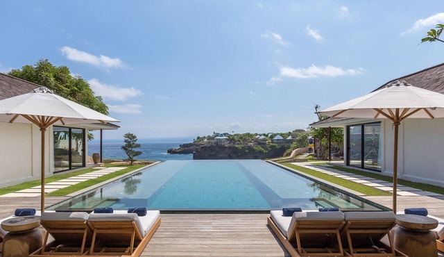 Ocean Front Majestic and Eco-Friendly 6 BDR villa in Nusa Lembongan, Bali