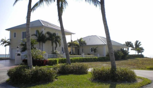 Ocean Front, Private Swimming Pool with Miles of Sandy Beaches
