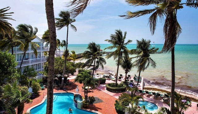 Ocean Front Quaint Florida Charm - Slps 6 DEC 16-23 2023 ONLY