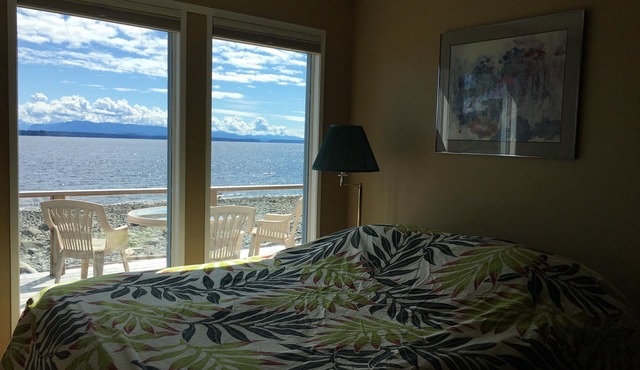 Ocean Front - Spectacular Scenery - Quadra Island