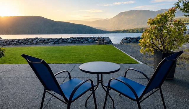 Ocean Front Vacation Suite - The Whale's Tale