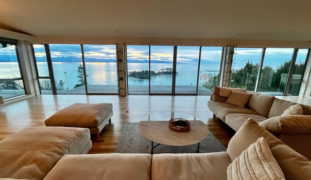 Ocean Horizon - Incredible Sea Views, Close to City, 4 Bedrooms!