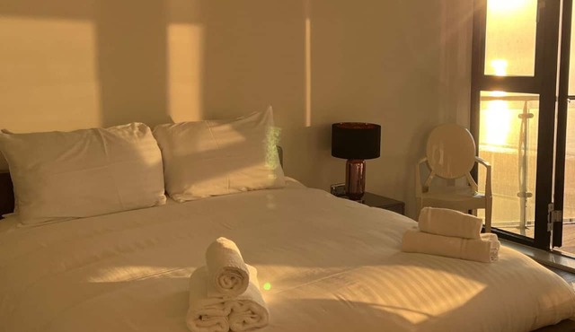 Ocean Lookout in Ramsgate is a striking beachfront three-bedroom apartment offering panoramic sea views across the English Channel. Stylishly refurbished, the spacious property is just steps from Ramsgate Main Sands and The Royal Harbour