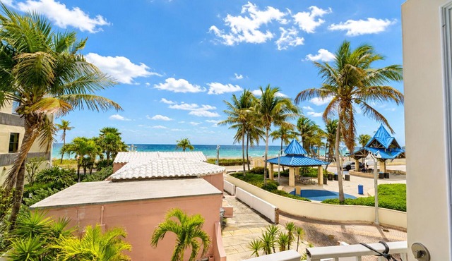 Ocean Side Villa - Great View on The Beach, Ocean And Park
