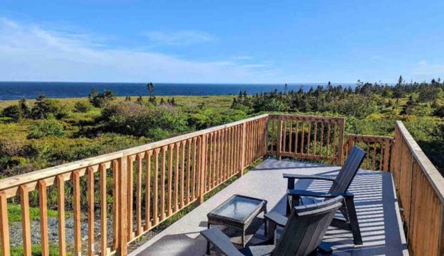 Ocean Top Tiny Home in Western Head, Nova Scotia: Surf, Sunsets and Serenity!