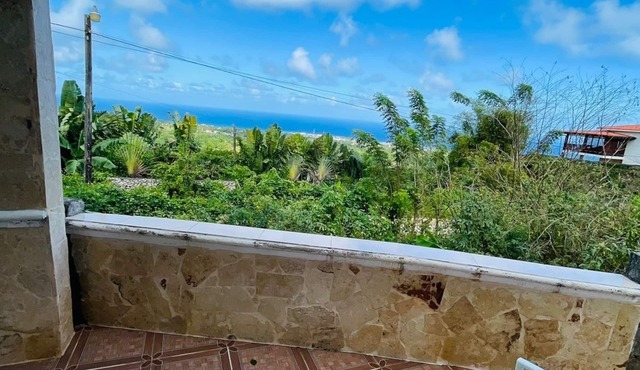 Ocean view 1-bedroom house with AC, WiFi, and pool access in awesome Cabrera