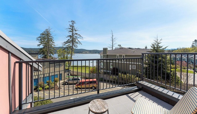 Ocean View 2 Bedroom Pet Friendly Townhome, Sooke, BC