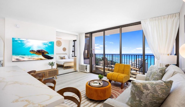 Ocean-view 36th floor lanai with pool & parking