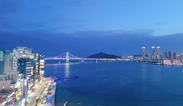 Ocean View - Charming 1-bedroom apartment with AC and WiFi in enchanting Busan