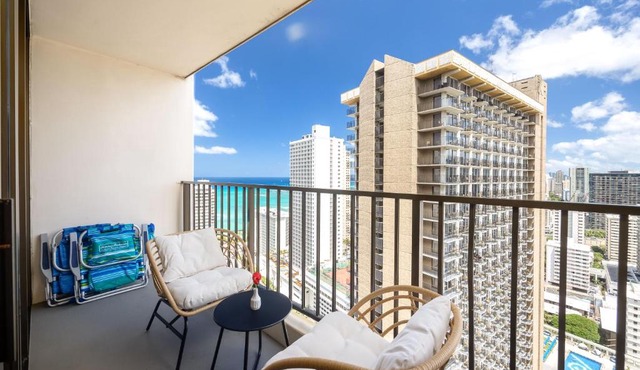 Ocean-view condo with lanai & sweeping views