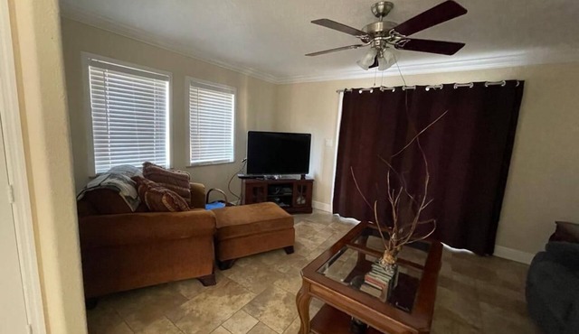 Ocean view from every room ,quiet neighborhood family friendly.Bluff view