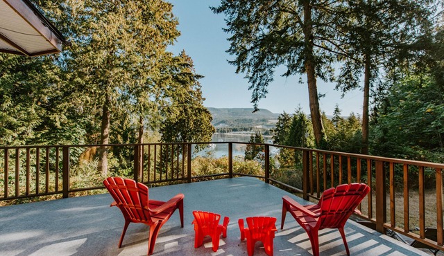 Ocean view home located in the heart of Sechelt