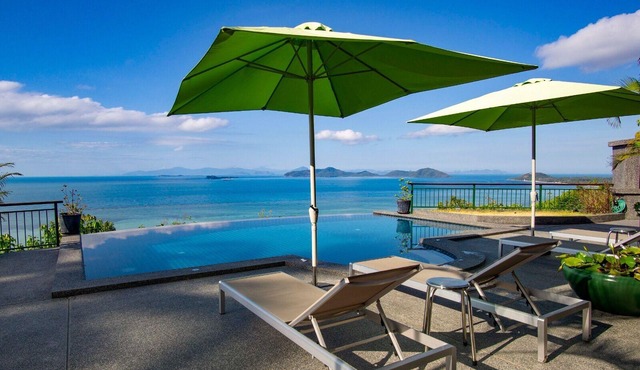 Ocean View Luxury Bed Villa with lovely Infinity Pool, FREE CAR & Free Transfers