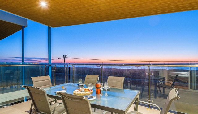 Ocean View - Luxury beachside apartment with stunning ocean views
