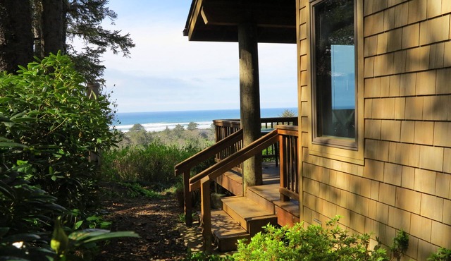 Ocean View Oasis Retreat. Comfort, plus great views! Sleeps 4.