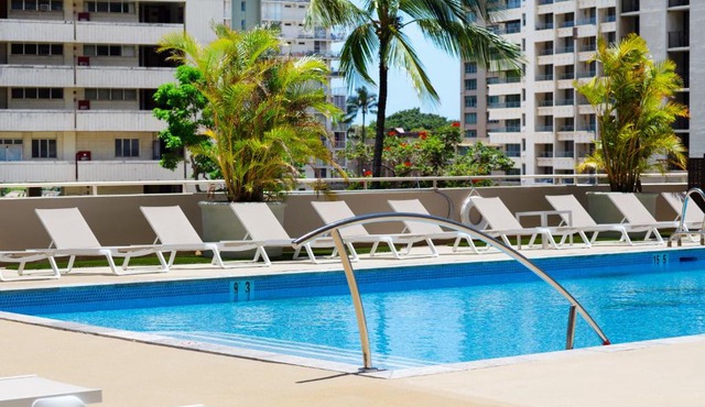 Ocean View Oasis with Free Parking, A Waikiki Gem!