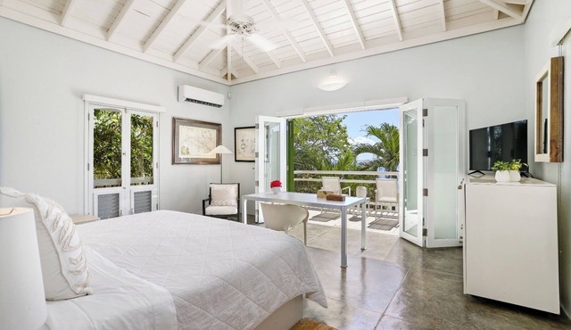 Ocean view overlooking stunning views of keys