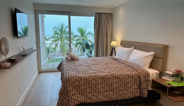 Ocean View "Pacific Point" Hotel Suite