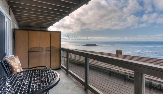 Ocean-View Queen Studio with Private Balcony