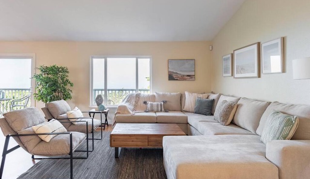 Ocean View Retreat Mins to Beaches & Trails