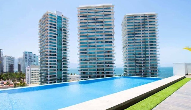 Ocean View Roof Pool BBQ Gym, Walk to Beach