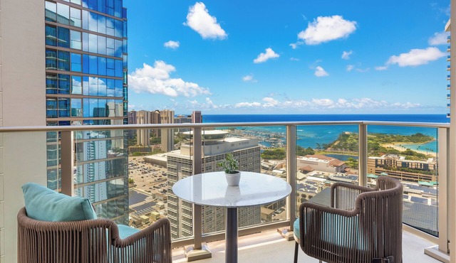 Ocean View Sky Ala Moana Condo w/Amazing Amenities Near Restaurants & Shops