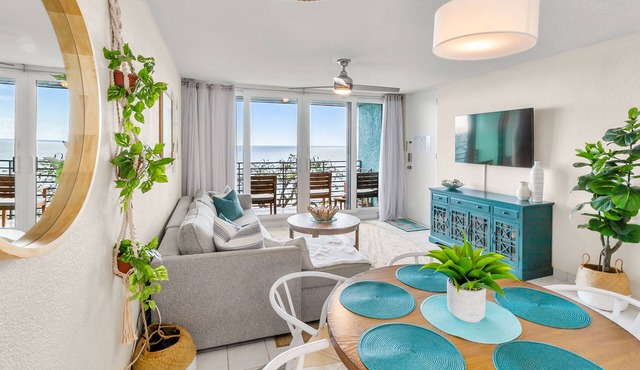 Ocean View, Spacious Condo next to Pool