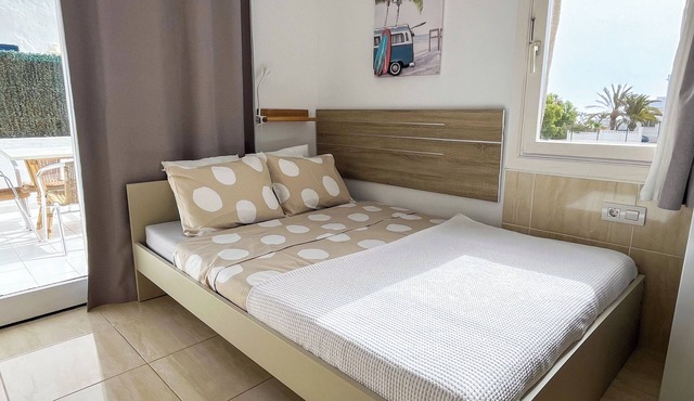 Ocean View Studio, Large Terrace, 100m to Beach, Pool