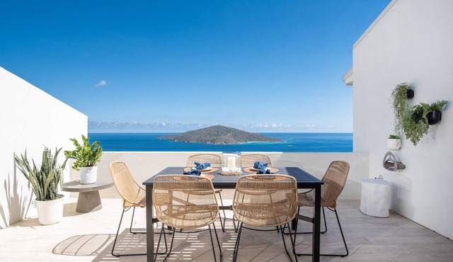 Ocean View Suite - Luxe Comfort Near Magens Bay!