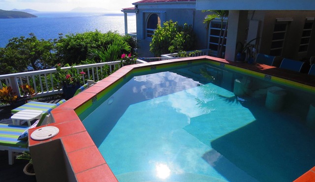 Ocean View Villa & Cottage located 5 min Drivefrom Megans Bay with Cocktail Pool