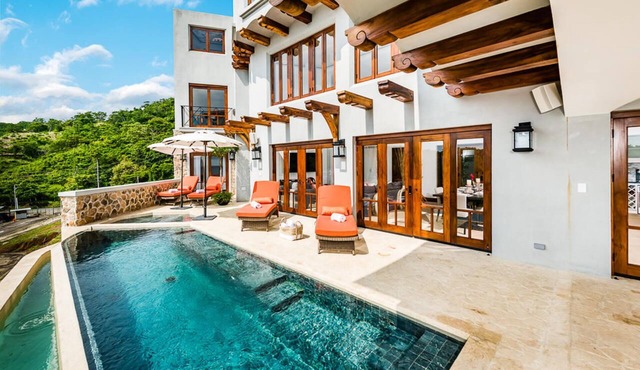 Ocean View Villa with Pool and Beach Club Access - Villa del Sol