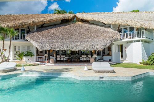 Ocean View Villa, Pool, BBQ, Jacuzzi, Staff Incl