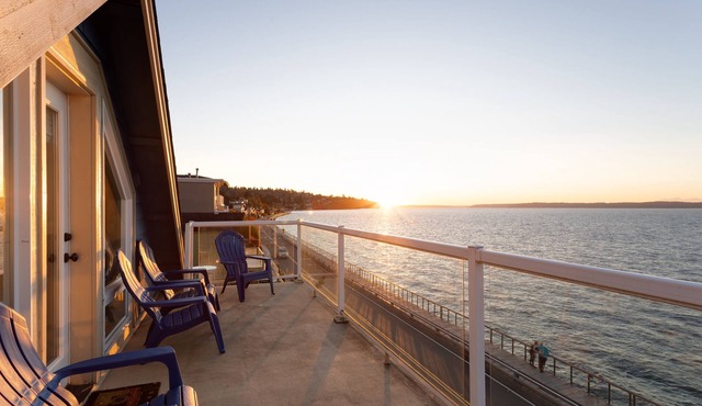 Ocean View with Amazing Sunsets! 3BR over the Puget Sound