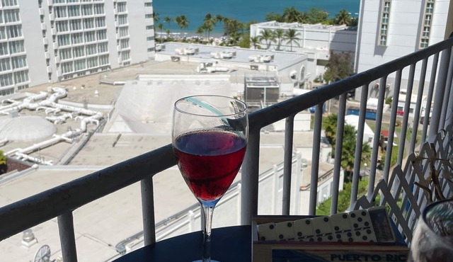 Ocean View with Balcony & Solar Generator Isla Verde LOCATION-LOCATION-LOCATION