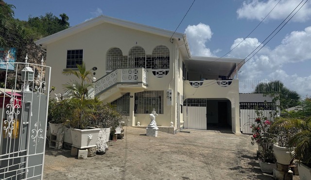 Ocean views, spacious 3 bed apt in Fitts Village - 6 min walk to beach