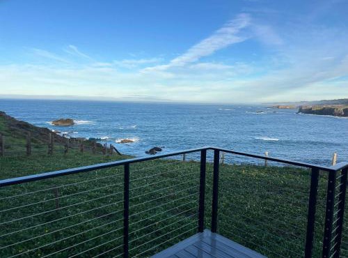 Ocean views with Abundant Wildlife and Hot Tub