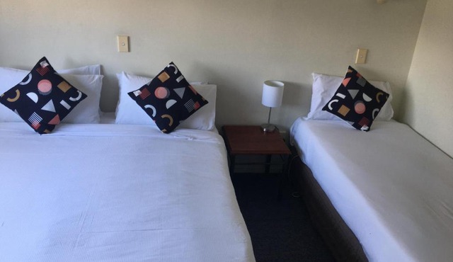 Ocean Waves Beachfront Motel