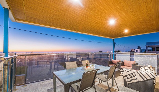 Ocean Waves - Luxury beachside accommodation