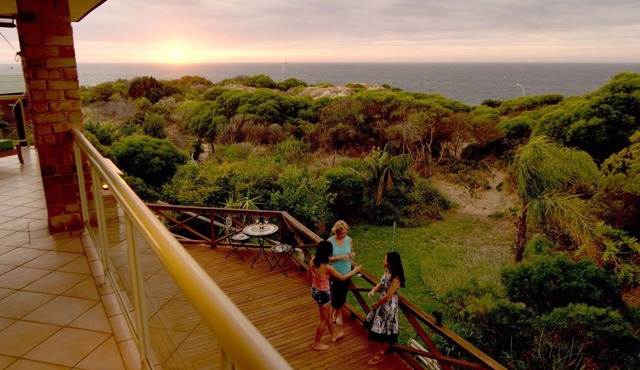Oceana Sunset - Beachfront family friendly holiday home with amazing ocean views